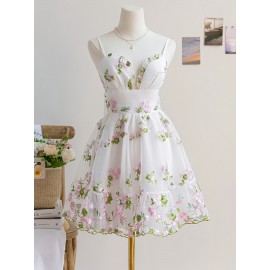 186 Vestido Romântico de Malha Azul Suave, Decote Profundo com Detalhes Florais Rosa e Saia em Camadas para um Visual Doce e Delicado. Um vestido caprichoso em base azul claro combinando flores delicadas e alças macias, representando a frescura do verão