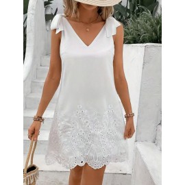 Este novo e moderno vestido de renda branca com decote profundo bordado e costas expostas é um vestido elegante adequado para trabalho diário e viagens.