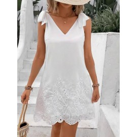 Este novo e moderno vestido de renda branca com decote profundo bordado e costas expostas é um vestido elegante adequado para trabalho diário e viagens.