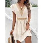 Vestido sem mangas com decote em V e corte A para mulheres, com renda contrastante na barra e amarração na cintura - Estilo leve de férias de verão em bege, perfeito para ocasiões casuais ou passeios de verão, traje de praia | Moda de cor sólida