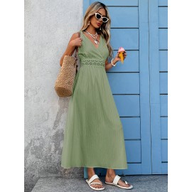 Vestido casual sem mangas em bege para mulher com detalhe em renda - Perfeito para férias e vestuário casual, estilo de verão, decote cruzado, design ajustado, vestuário casual|Vestido de férias|Detalhe em renda, vestido de praia