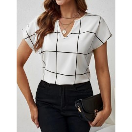 Blusa Feminina Elegante com Decote em V e Manga Curta - Estampa Xadrez Azul Marinho e Branco, Lavável na Máquina, Corte Regular Silhueta H para Looks Casuais e Profissionais, Moda Versátil, Tecido Não Transparente, Top Respirável, Ideal para Escritório, A