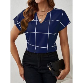 Blusa Feminina Elegante com Decote em V e Manga Curta - Estampa Xadrez Azul Marinho e Branco, Lavável na Máquina, Corte Regular Silhueta H para Looks Casuais e Profissionais, Moda Versátil, Tecido Não Transparente, Top Respirável, Ideal para Escritório, A