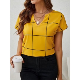 Blusa Feminina Elegante com Decote em V e Manga Curta - Estampa Xadrez Azul Marinho e Branco, Lavável na Máquina, Corte Regular Silhueta H para Looks Casuais e Profissionais, Moda Versátil, Tecido Não Transparente, Top Respirável, Ideal para Escritório, A