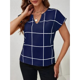 Blusa Feminina Elegante com Decote em V e Manga Curta - Estampa Xadrez Azul Marinho e Branco, Lavável na Máquina, Corte Regular Silhueta H para Looks Casuais e Profissionais, Moda Versátil, Tecido Não Transparente, Top Respirável, Ideal para Escritório, A