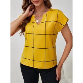 Blusa Feminina Elegante com Decote em V e Manga Curta - Estampa Xadrez Azul Marinho e Branco, Lavável na Máquina, Corte Regular Silhueta H para Looks Casuais e Profissionais, Moda Versátil, Tecido Não Transparente, Top Respirável, Ideal para Escritório, A