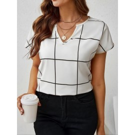 Blusa Feminina Elegante com Decote em V e Manga Curta - Estampa Xadrez Azul Marinho e Branco, Lavável na Máquina, Corte Regular Silhueta H para Looks Casuais e Profissionais, Moda Versátil, Tecido Não Transparente, Top Respirável, Ideal para Escritório, A