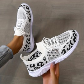 Sapatos de corrida respiráveis com estampa de leopardo para mulheres, com atacadores, corte baixo, sola macia acolchoada em EVA, sapatos de verão casuais e versáteis.