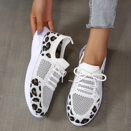 Sapatos de corrida respiráveis com estampa de leopardo para mulheres, com atacadores, corte baixo, sola macia acolchoada em EVA, sapatos de verão casuais e versáteis.