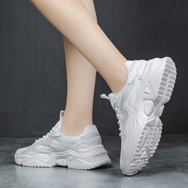 Sapatos de pai para mulher, estilo novo de verão 2024. Sola espessa, combinam com tudo, vazados, estilo fino, respiráveis e de malha esportiva para mulher, que podem fazer os pés parecerem menores.