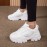 Tênis de malha respirável para mulheres com atacadores e sola espessa MD - Sapatos brancos de cano baixo para caminhadas confortáveis, estilo versátil para todas as estações, tênis femininos, design minimalista, calçado durável