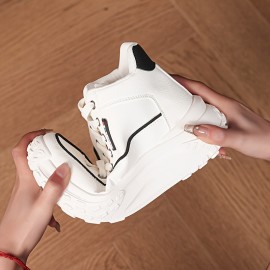 Tênis de cano alto de outono para mulheres, novos tênis brancos pequenos para mulheres, tênis casuais com sola grossa e macia.