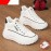 Tênis de cano alto de outono para mulheres, novos tênis brancos pequenos para mulheres, tênis casuais com sola grossa e macia.
