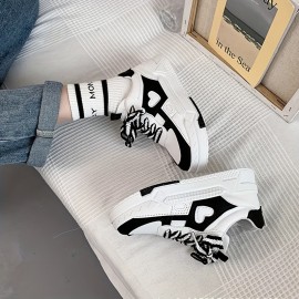 Tenis Casual Feminino 2024 - Cano Médio, Sola de EVA e Borracha Antiderrapante, Fechamento com Cadarço, Branco com Detalhes em Preto para Uso Diário, Ideal para Todas as Estações