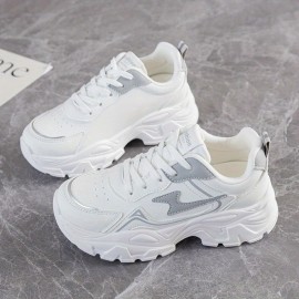 Sapatos desportivos casuais de estilo novo para mulheres, disponíveis em tamanhos grandes, versáteis para todas as estações, adequados para viagens, com solas macias, ténis confortáveis para o pai, respiráveis