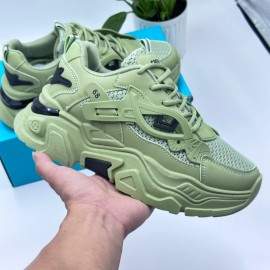 Sapatos casuais respiráveis ​​de malha explosiva com sola grossa e sapatos de pai absorventes de choque