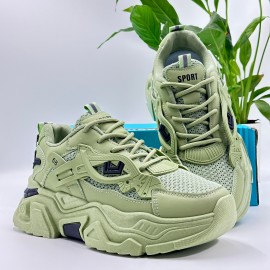 Sapatos casuais respiráveis ​​de malha explosiva com sola grossa e sapatos de pai absorventes de choque