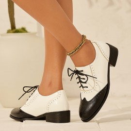 Saltos Oxford de Salto Médio com Ponta Asas para Mulheres - Bico Branco e Preto Perforado, Sapatos Vintage Brogue com Cadarço em PU Sintético, Calçados Casual a Formal com Solado de Borracha, Design Wingtip, Confortáveis, Ideal para Ocasiões Especiais e E