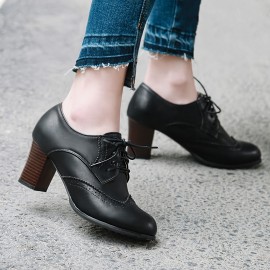 Sapatos de salto alto para mulheres com sola grossa, biqueira de asa de pássaro, biqueira redonda, atacadores, salto empilhado, estilo vintage, botas de salto alto com detalhes de brogue.