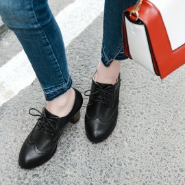 Sapatos Oxford de salto alto grosso para mulheres com amarração, estilo brogue, moda casual, salto grosso e bico de asa