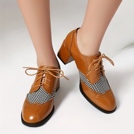 Sapatos de mulher retro com biqueira pontiaguda, detalhes de herringbone e perfurações, fecho de atacadores, salto médio, para uso no escritório, eventos formais e uso diário.