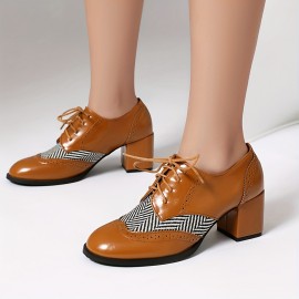 Sapatos de mulher retro com biqueira pontiaguda, detalhes de herringbone e perfurações, fecho de atacadores, salto médio, para uso no escritório, eventos formais e uso diário.