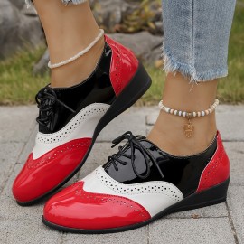 Botas Casuais Femininas Oxford - Vermelho e Preto com Detalhes Perfurados Brancos, Cabedal Sintético e Solado TPR, Amarrar Estilo Clássico para Uso Versátil em Todas as Estações, Solado Durável, Confortáveis para Caminhada, Calçado Moderno, Construção Lev