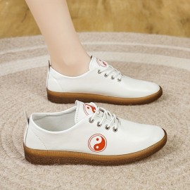 Sandálias Femininas Brancas de Tai Chi com Sola Macia Antiderrapante e Durável - Design Yin-Yang, Bico Redondo e Fechamento em Cadarço Confortável para Uso Diário | Estampa Yin-Yang | Sapatos Fofos e Confortáveis