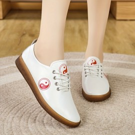 Sandálias Femininas Brancas de Tai Chi com Sola Macia Antiderrapante e Durável - Design Yin-Yang, Bico Redondo e Fechamento em Cadarço Confortável para Uso Diário | Estampa Yin-Yang | Sapatos Fofos e Confortáveis