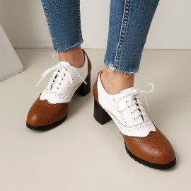 Sapatos de salto grosso para mulher com atacadores, biqueira redonda e perfurações de duas cores, estilo brogue oxford