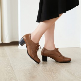 Oxfords de Salto Médio de Bloco de Ponto Redondo de Veludo para Mulheres Sapatos de Fivela de Corda Brogue Retro