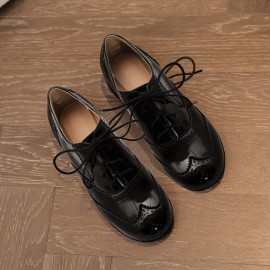 Botas Oxford de Salto Grosso com Cadarço e Bico Redondo - Preto e Branco Contrastante, Sola Sintética e de Borracha, Sapatos Casuais Confortáveis para Escritório, Casamentos, Uso Diário, Calçado Versátil, Brogue Clássico, Solas Resistentes, Profissionais 