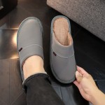 Chinelos de inverno PU extra grandes com sola antiderrapante e confortável, com forro quente e felpudo suave para homens.