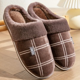 Chinelos de homem CYFMYD com padrão xadrez, forro de pelúcia quente e felpuda, sapatos de casa de espuma de memória, parte superior de tecido macio, sola de TPR, design de dedo redondo para conforto no outono e inverno, chinelos de casa