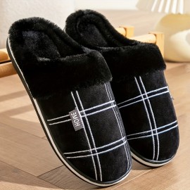 Chinelos de homem CYFMYD com padrão xadrez, forro de pelúcia quente e felpuda, sapatos de casa de espuma de memória, parte superior de tecido macio, sola de TPR, design de dedo redondo para conforto no outono e inverno, chinelos de casa