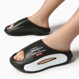Chinelos unissexo grossos e macios, chinelos de casal, sandálias confortáveis para uso interno/externo com design de sola texturizada, calçado de moda de Fuzhou, estampa de letras de cor sólida, disponível em preto e branco