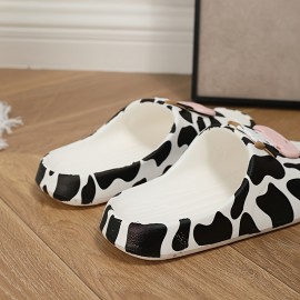 Chinelos Antiderrapantes com Estampa de Vaca Fofa - Sapatos Internos Macios em EVA para Homens e Mulheres, Design Slip-On, Conforto para Banheiro no Verão, Calçados Domésticos com Padrão de Vaca Cartoon