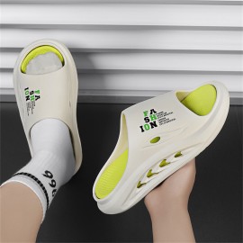 Chinelos Masculinos Antiderrapantes com Espuma de Memória Grossa - Sapatos de Casa Respiráveis e Secagem Rápida, Anti-Odor para Todas as Estações, EVA para Banheiro e Praia - Preto com Letras Brancas, Design Moderno e Confortável
