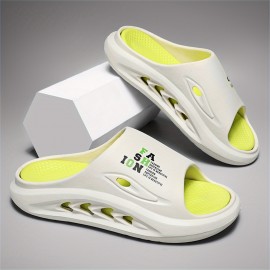 Chinelos Masculinos Antiderrapantes com Espuma de Memória Grossa - Sapatos de Casa Respiráveis e Secagem Rápida, Anti-Odor para Todas as Estações, EVA para Banheiro e Praia - Preto com Letras Brancas, Design Moderno e Confortável