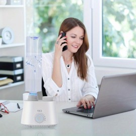 Um humidificador em forma de garrafa de água, ideal para viagens. Com saída de névoa ajustável e fecho automático para evitar vazamentos. Adequado para uso em casa, no escritório ou no hotel. Branco.
