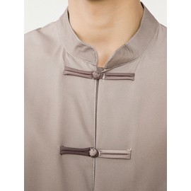 Camisa de manga curta de cor sólida com botão de placa de gola levantada fina e solta de estilo chinês para meninos e adolescentes no verão.