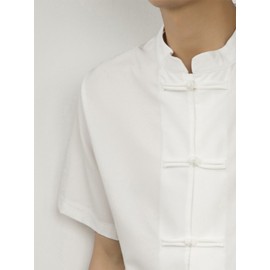 Camisa de manga curta de cor sólida com botão de placa de gola levantada fina e solta de estilo chinês para meninos e adolescentes no verão.