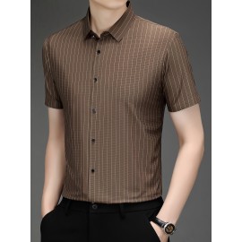 Camisa Casual Masculina de Manga Curta para o Verão - Tecido Respirável com Listras Azuis, Abotoamento Simples e Bolso no Peito, Conforto Leve para Negócios e Fim de Semana, Material Suave e Amigo da Piel