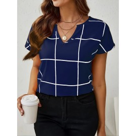 Blusa Feminina Elegante com Decote em V e Manga Curta - Estampa Xadrez Azul Marinho e Branco, Lavável na Máquina, Corte Regular Silhueta H para Looks Casuais e Profissionais, Moda Versátil, Tecido Não Transparente, Top Respirável, Ideal para Escritório, A
