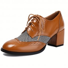 Sapatos de mulher retro com biqueira pontiaguda, detalhes de herringbone e perfurações, fecho de atacadores, salto médio, para uso no escritório, eventos formais e uso diário.