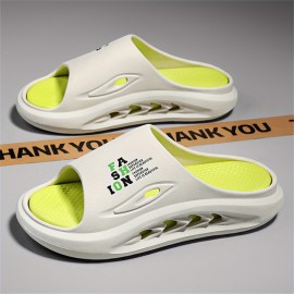 Chinelos Masculinos Antiderrapantes com Espuma de Memória Grossa - Sapatos de Casa Respiráveis e Secagem Rápida, Anti-Odor para Todas as Estações, EVA para Banheiro e Praia - Preto com Letras Brancas, Design Moderno e Confortável