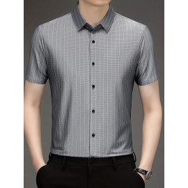 Camisa Casual Masculina de Manga Curta para o Verão - Tecido Respirável com Listras Azuis, Abotoamento Simples e Bolso no Peito, Conforto Leve para Negócios e Fim de Semana, Material Suave e Amigo da Piel